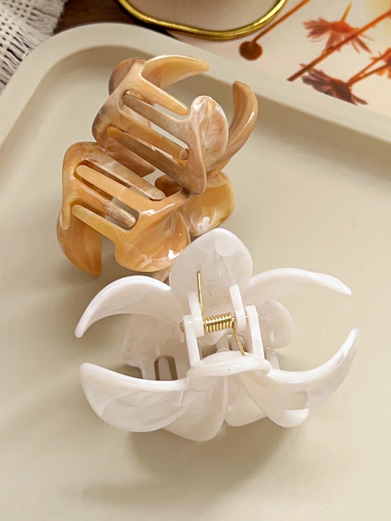 Hawaiian Flower Claw Clip - Image 3