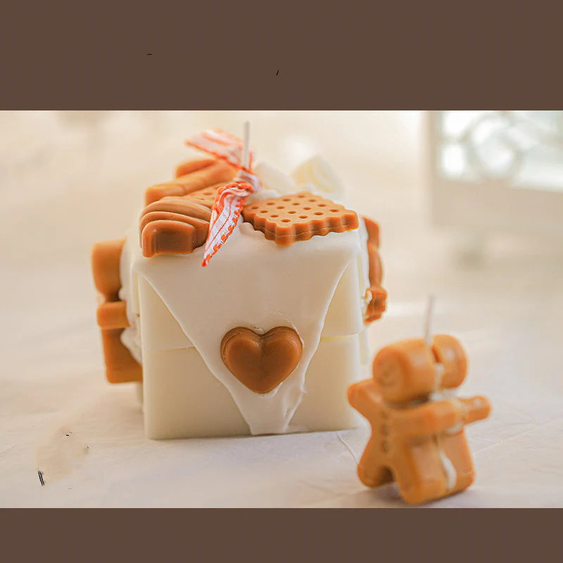 Homemade Gingerbread Man Christmas Scented Candle - Image 4