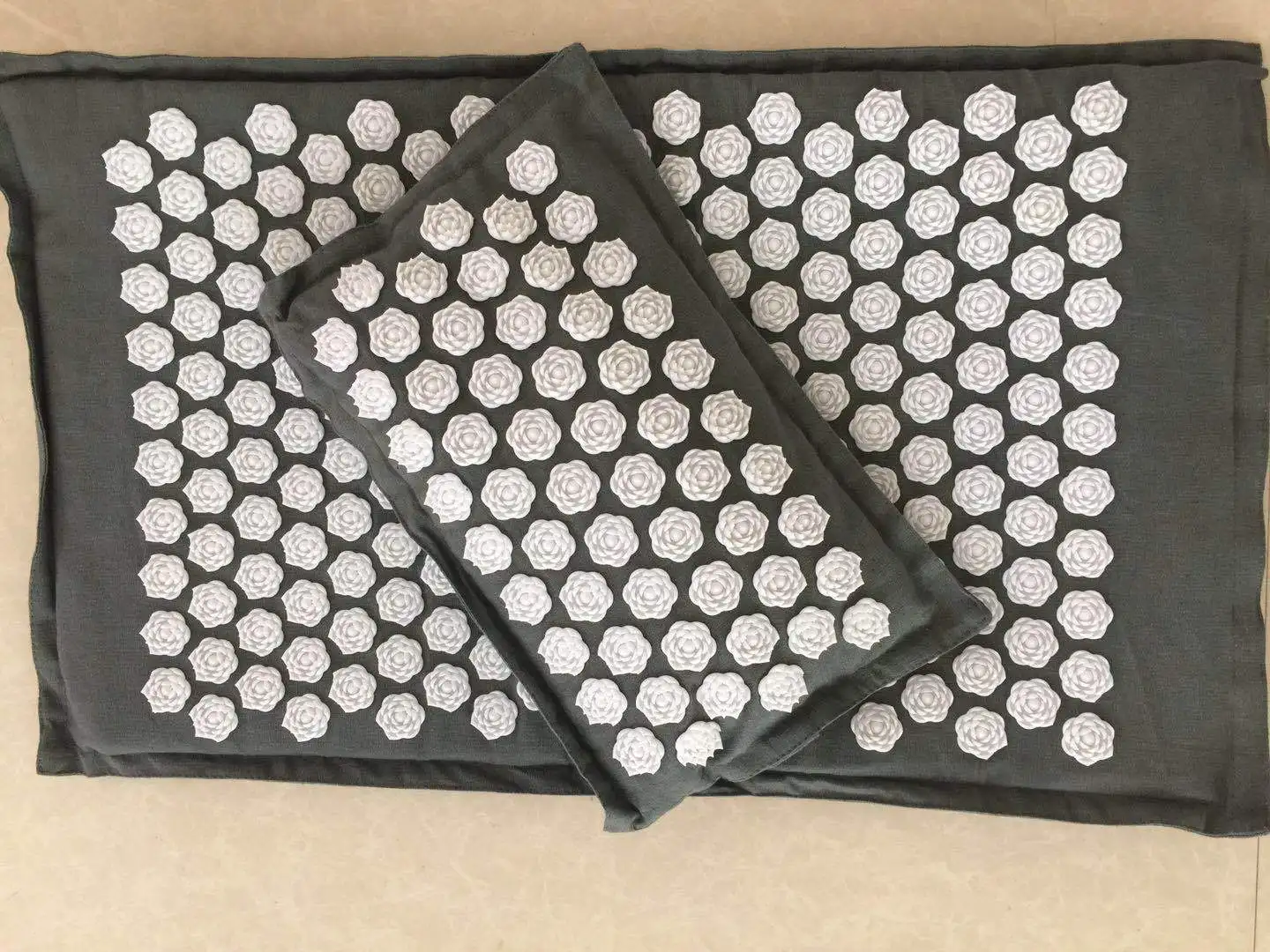 Lotus Spike Acupressure Fitness Mat - Image 4
